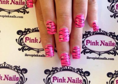 Hot-Pink-Zebra-Nails-640x640